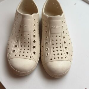 Native Kids Slip-On Water Shoes in Cream